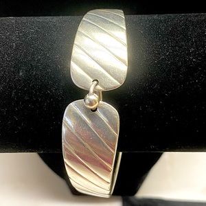 Silver Bracelet w/ Magnetic Clap